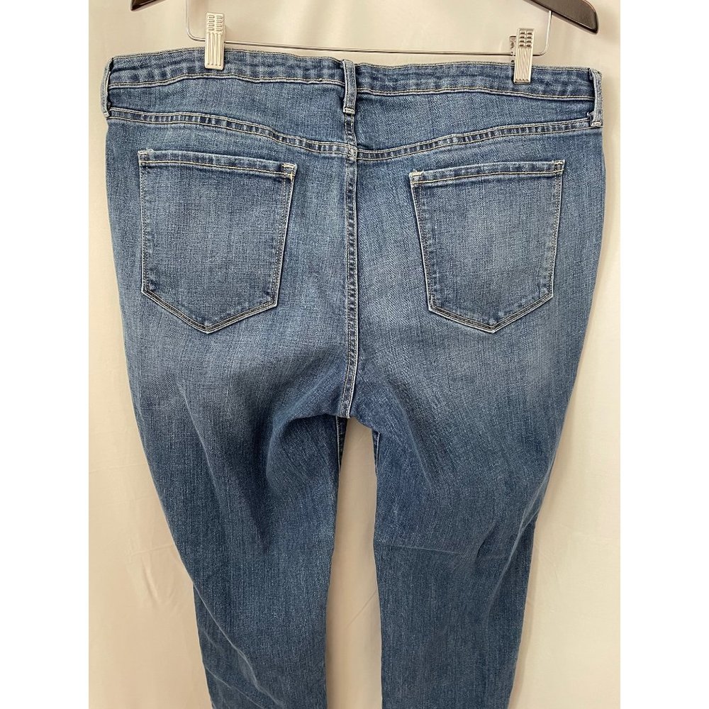 Old Navy Women's Dark Wash Straight Jeans - Picture 9 of 13